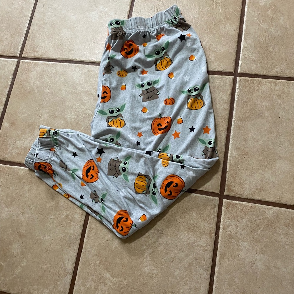 (A67)Woman’s Size 1X Star Wars Yoda With Pumpkins Preowned by Star Wars